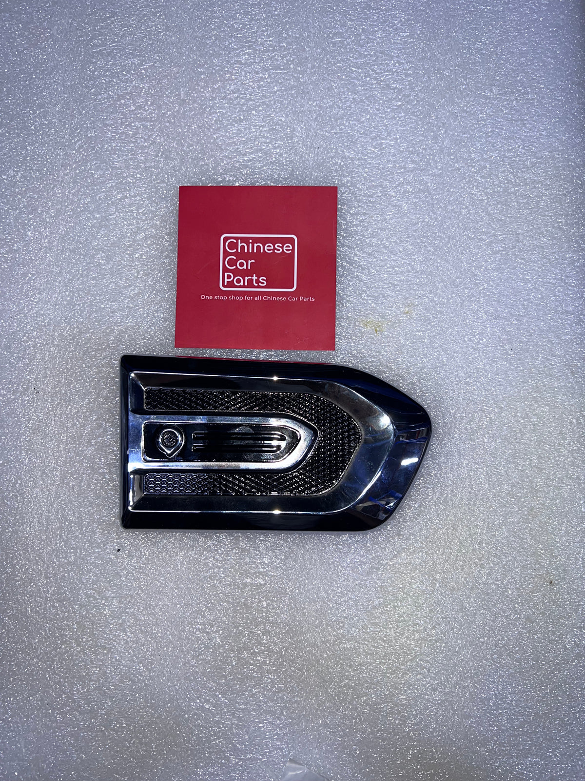 GWM PLATINUM CROME FENDER RIGHT