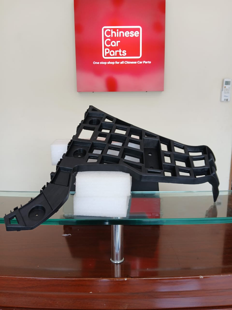 MG GT Rear Bumper Retainer Bracket-R