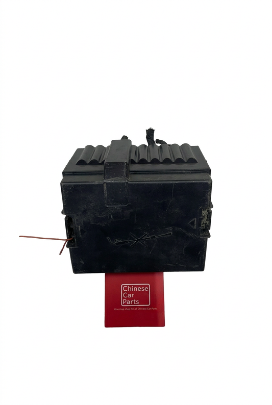 Chery Tiggo 8 Pro under-hood fuse and relay box assembly on white background, view 1